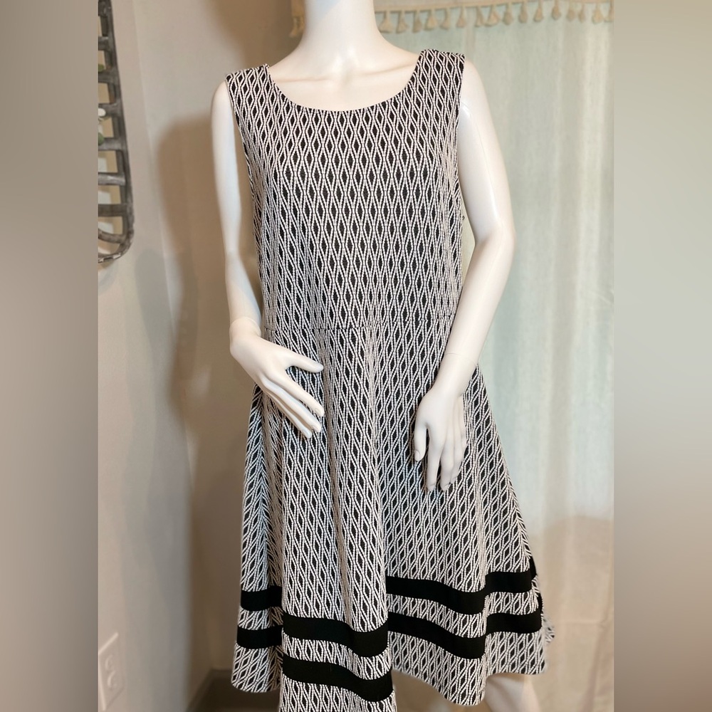 MIX by 41 Hawthorn Black and White Patterned Midi Dress NWOT